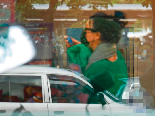 密会|35岁男星疑恋情曝光！工作空档与美女酒店密会，绯闻多自曝难稳定