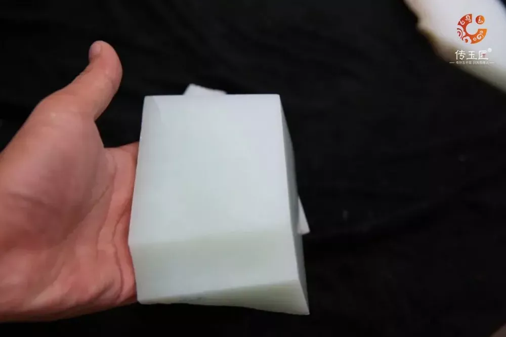 文玩|【和田玉口诀】籽看皮，沁看底，山料看质地！