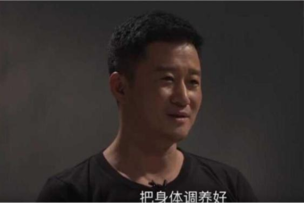 吴京|吴京为何不再提《战狼3》？李连杰6字警告：“夹起尾巴做人”！