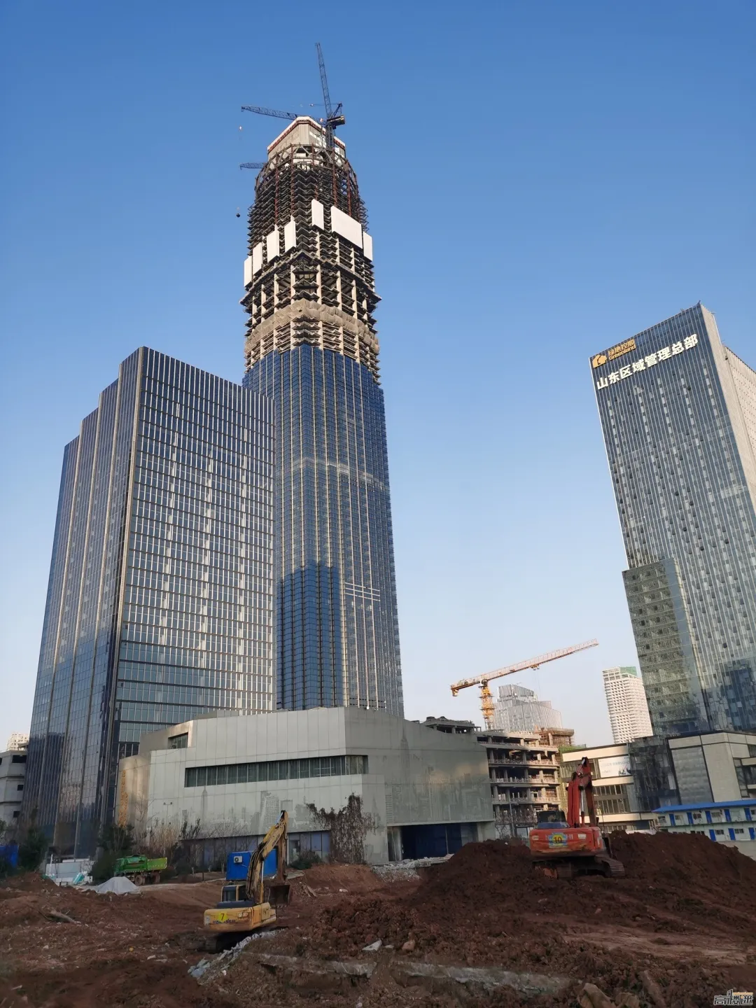 济南|浏览济南CBD核心区：地面道路尚未完全建好，高楼林立都市感强