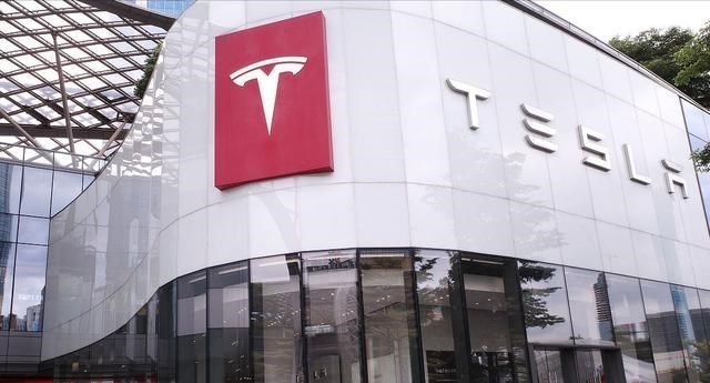 范上官|30天蒸发1.7万亿元，被国人买出来的“首富”，如今尝到苦果了？