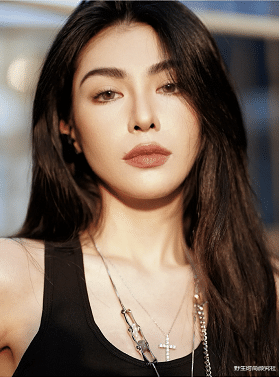 口红 “钓系”口红才是今年的气质王者,涂上高级又贵气,显白一把手