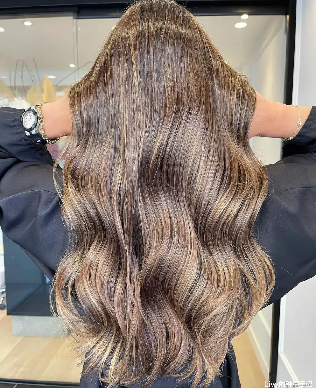 发型|别再披头散发了!这3款秋日发型,又美又撩人