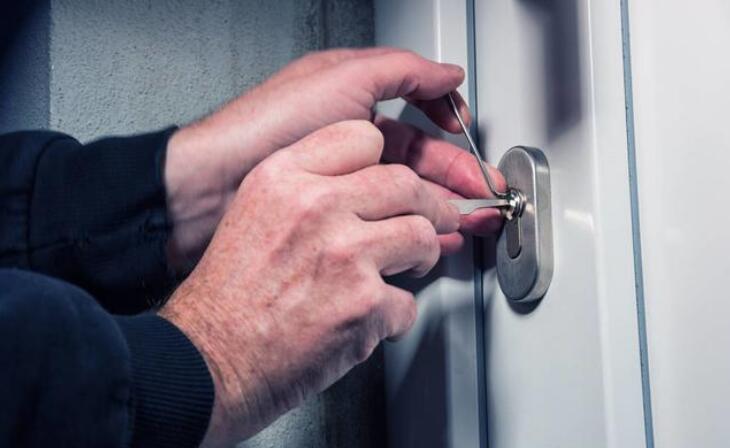 开发商装的“门窗”要换吗?很多人没搞清楚,入住后吃大亏!