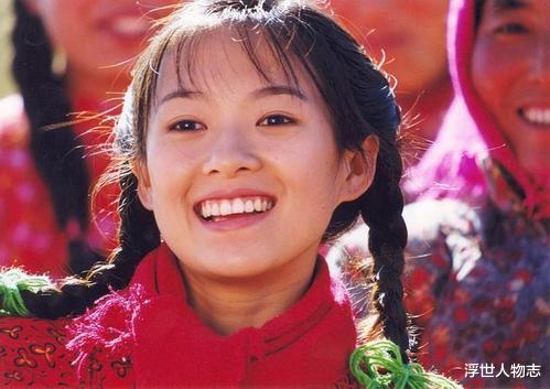 章子怡|章子怡成名路：穿肚兜领奖，与张曼玉“结仇”，每任男友都不简单