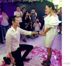 张嘉倪|神兽上学第一天，张嘉倪和老婆晒自拍，表情掩饰不住地开心