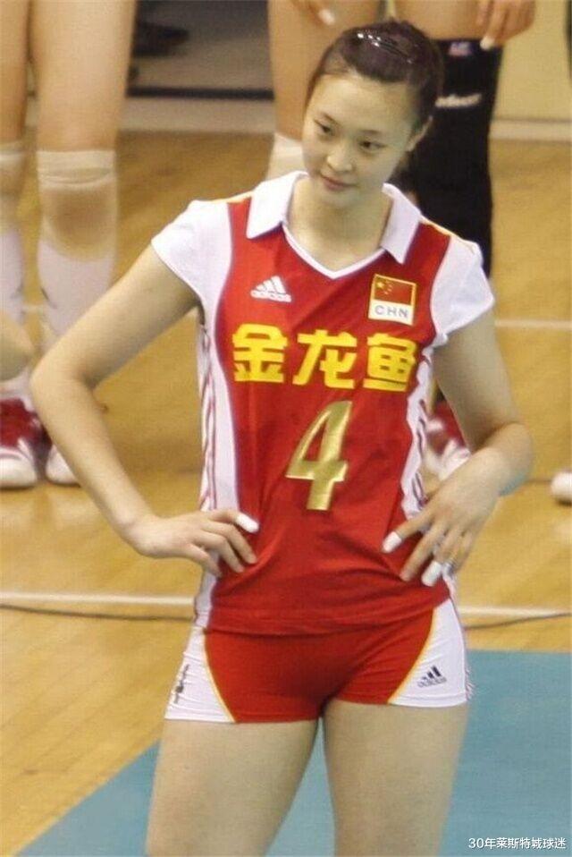 |郎平看“大外孙”！魏秋月和郎平同框有母女相，儿子也超像郎外婆