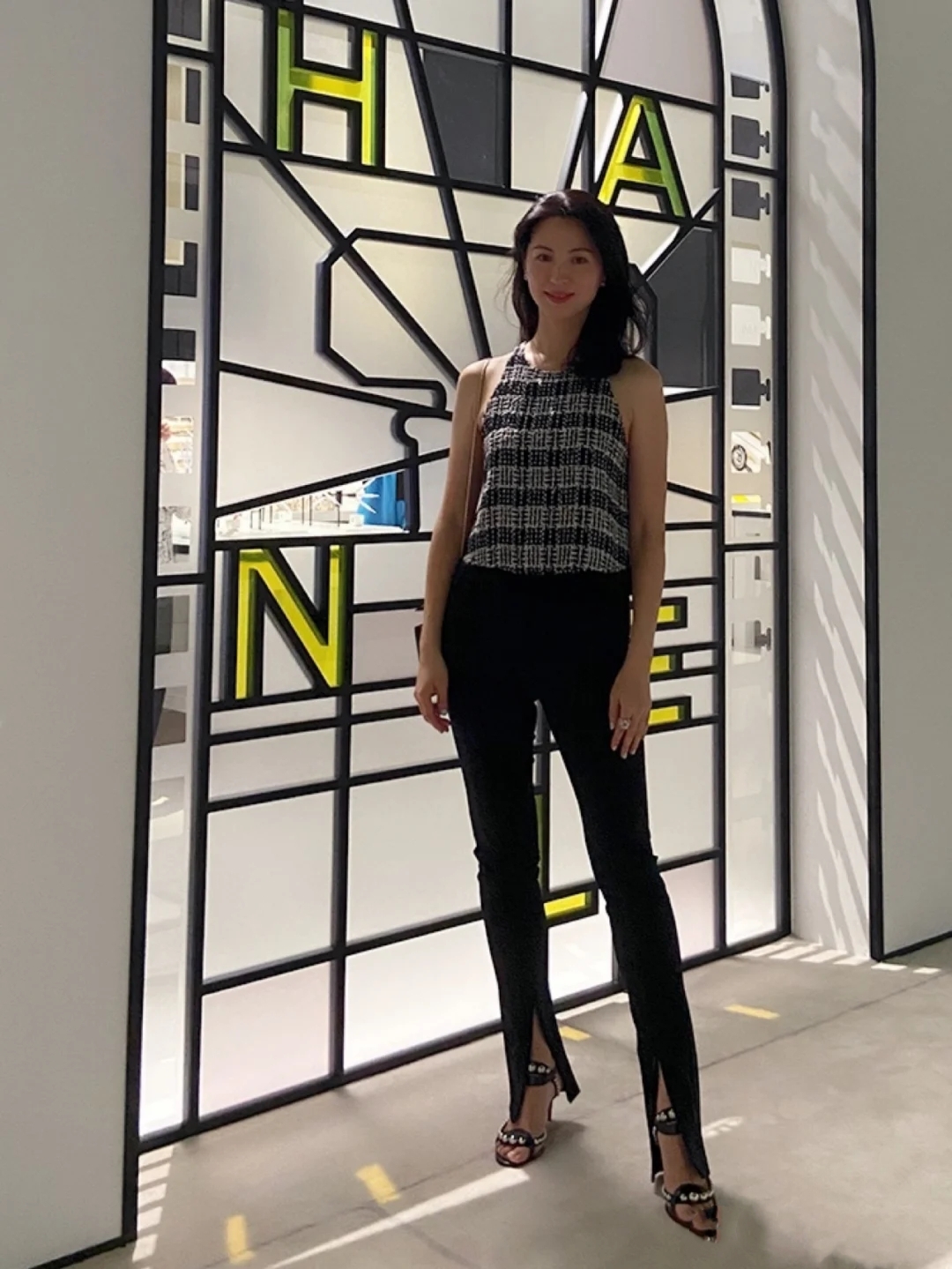 27君|小背心配啥裤子都合适，显腿高挑！