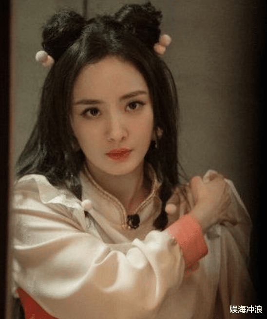 高圆圆|有一种尴尬叫“被发型封印颜值”，连高圆圆都被黄圣依艳压了