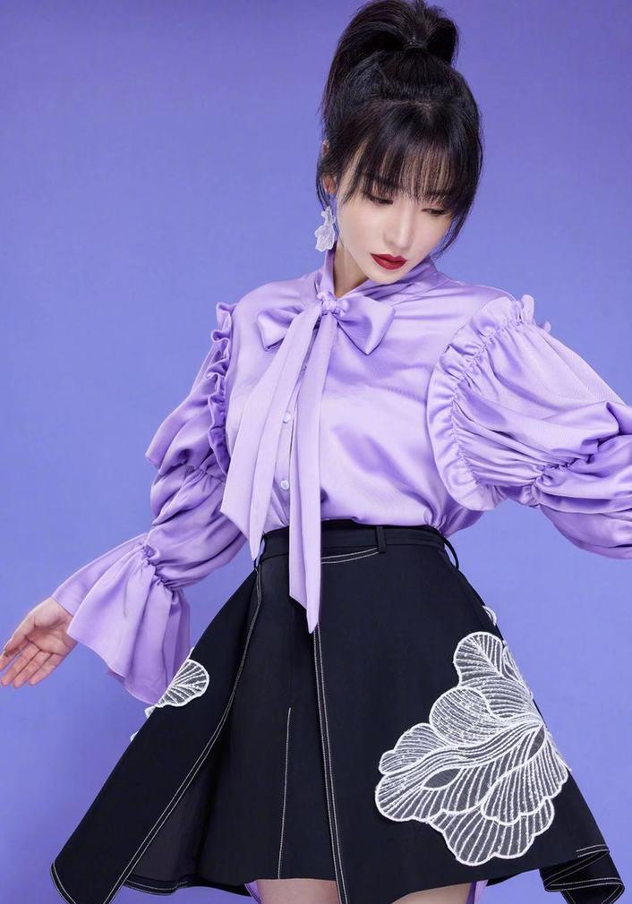 阿七聊|柳岩“多肉身材”绝了！紫色系少女感满满，网友：女神不会让宅男失望