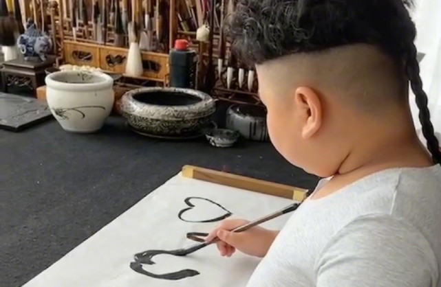 郭德纲|郭德纲：大儿子把头发剃了，小儿子把头发烫了