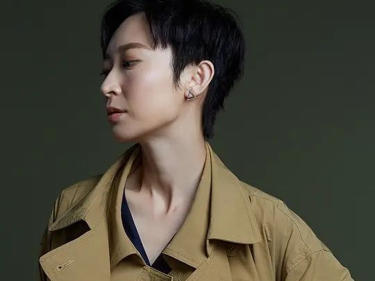 周家怡|“英皇一姐”周家怡：曾是佘诗曼的好闺蜜，却因“抢男人”决裂？