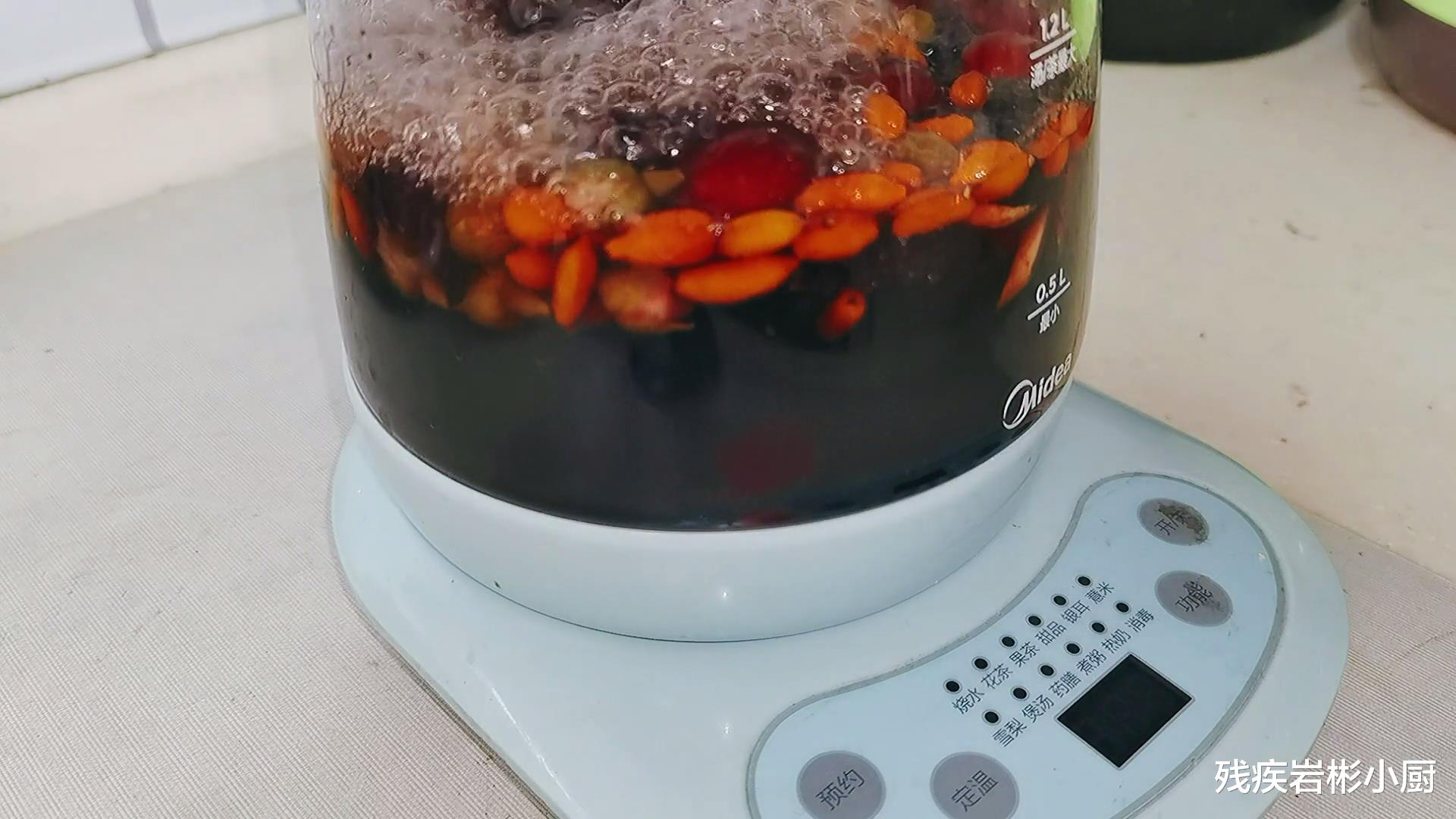 养颜|阿姨看起来那么年轻,原来一直在喝这款养颜茶,女神必备哦