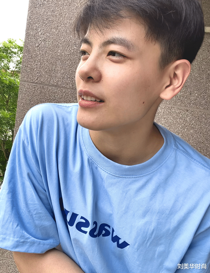 t恤|杨舒予一头短发比男生还帅气，女生看着也喜欢，不愧是篮球运动员