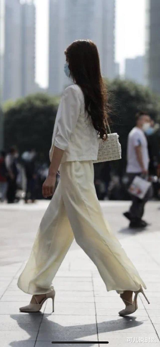 连体裤|连体裤搭配白色西装，精致知性女人职场必备