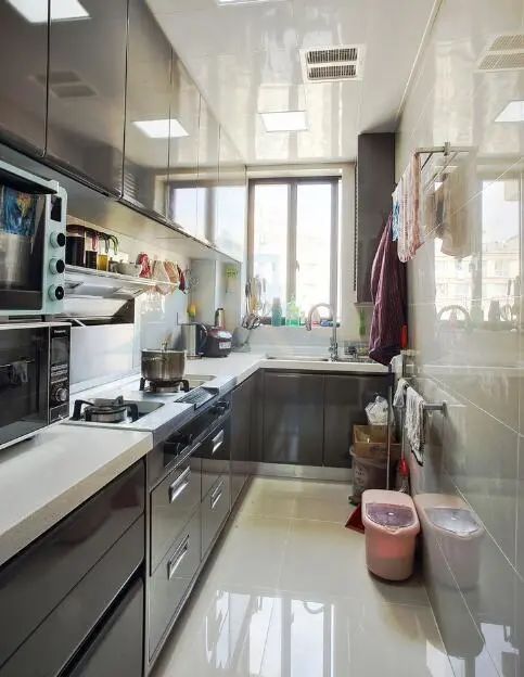 入住两年才敢提醒你:厨房到底要不要装地漏?如今真遭大罪了