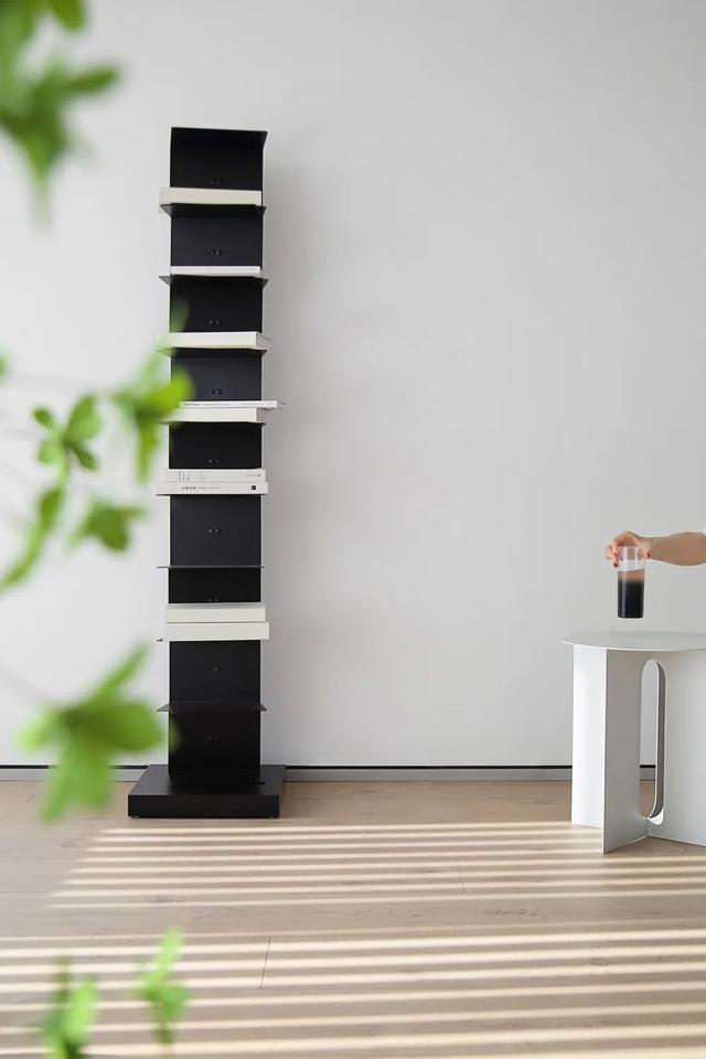 |120㎡现代极简，全屋纱帘、引入光线，黑白灰+红蓝点缀独特美