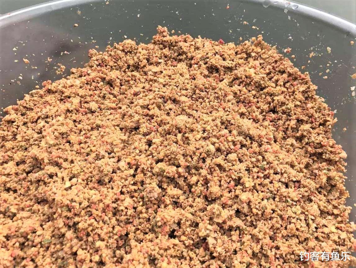 |冬季的鲫鱼有什么特点？天冷野钓鲫鱼，避开这6条，钓获比平时多