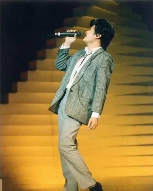 刘欢|刘欢：23岁走红，和妻子相识9天闪婚，相守33年和绯闻绝缘