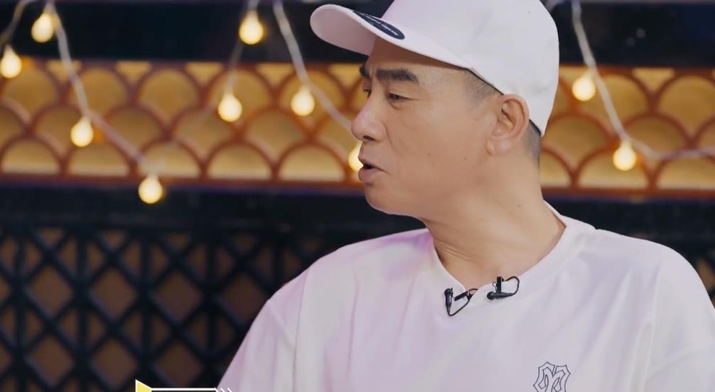 百艾堂|陈小春自嘲被Jasper冷落，小儿子安抚老父亲的醋意，脾气更像自己