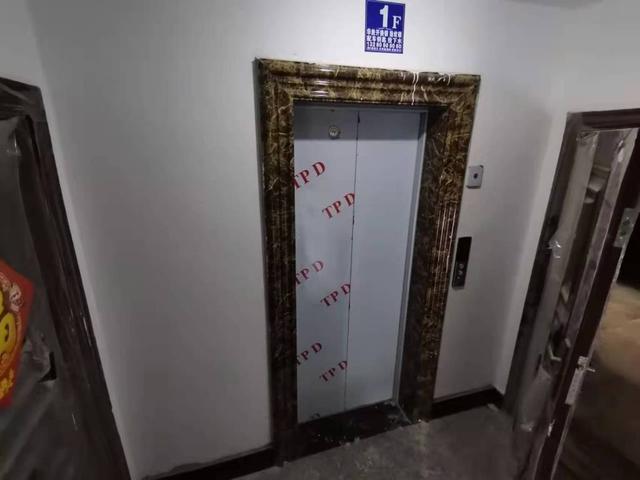 真·探024案丨“天井”变回客厅，米罗湾四期业主盼回家