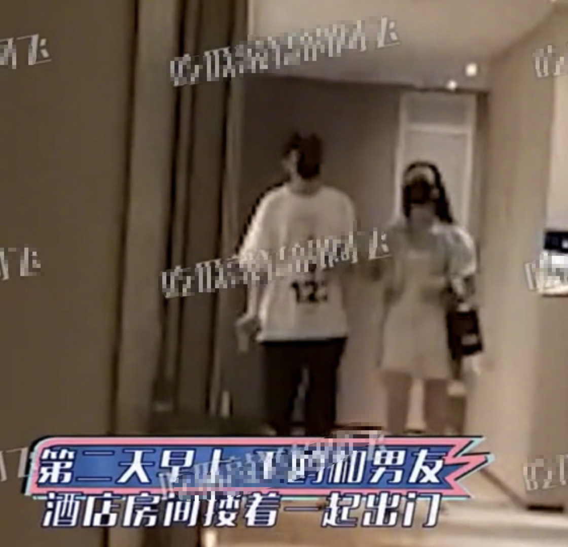 王鸥|王鸥何九华发糖，不光用情侣手机壳，还将对方名字刻在手机壳上