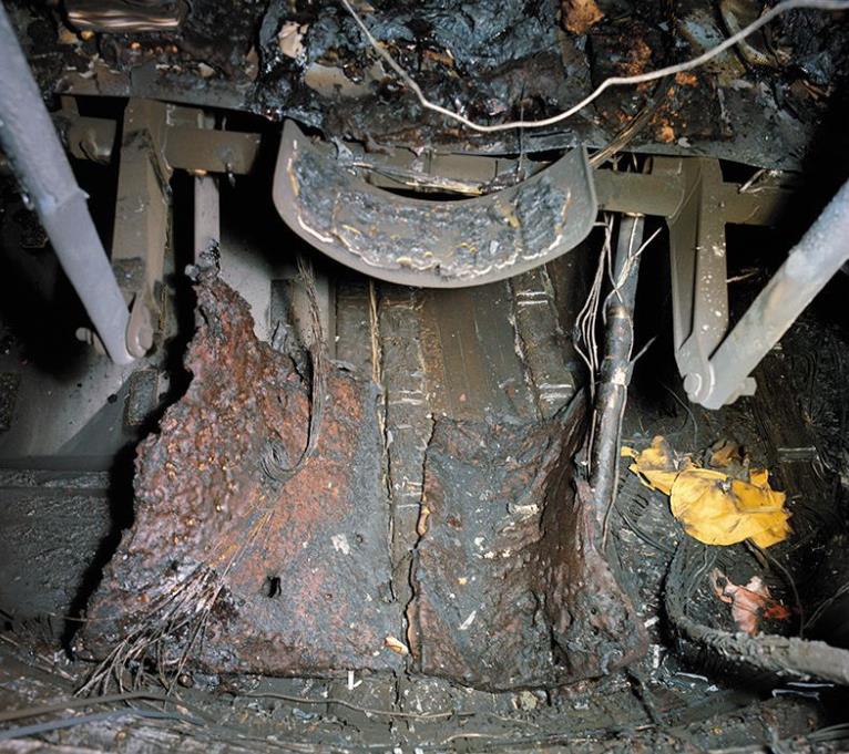 火星车 冷战时期航天事故，NASA改进飞船舱门，导致宇航员无法打开被烧焦