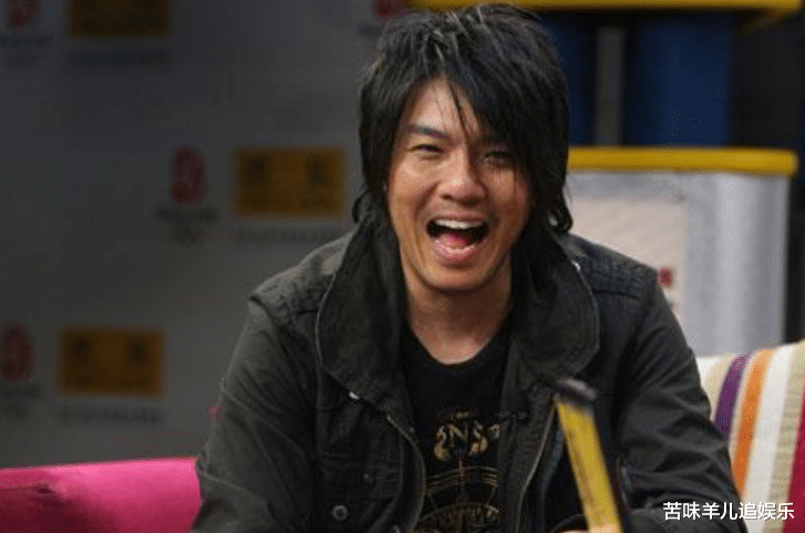 |圈内曾红极一时，现却落魄不已的4大歌手，看到是谁后网友：物是人非！