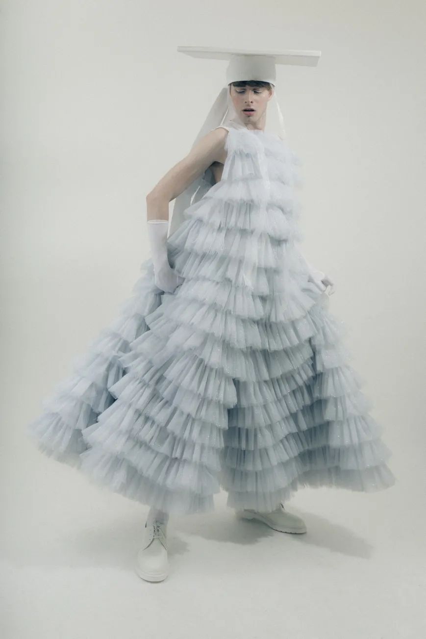 纺织服装时尚内参|男人穿婚纱也很美,这仙气缭绕男装,男生穿戴起来连女孩都脸红!