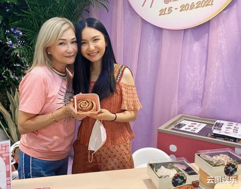 小三|关礼杰26岁女儿参选2021港姐！穿白色长裙现身，美貌出众艳压群芳