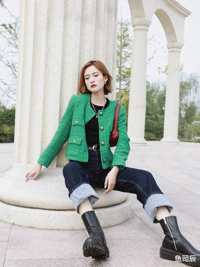 鱼司辰|秋天不穿裙子也很浪漫，针织开始搭配牛仔裤优雅大气，高级时髦