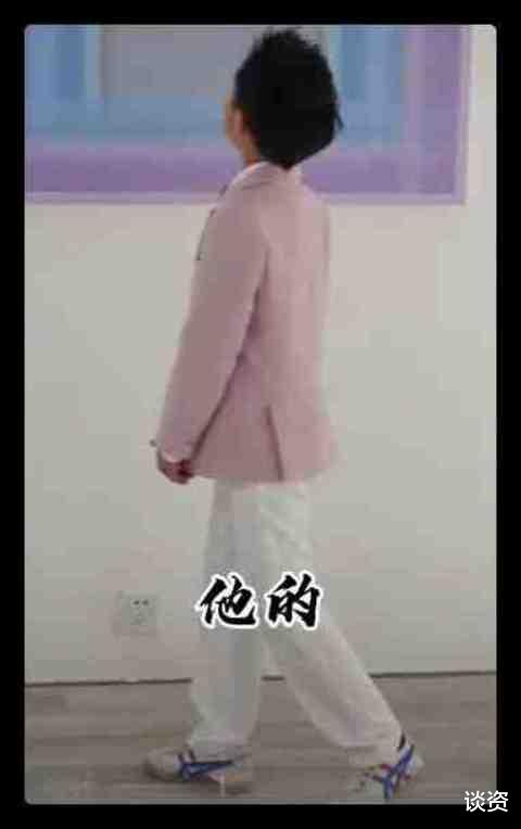 苗圃|44岁苗圃晒龙凤胎儿女，嫁大19岁富豪婚姻美满，丈夫罕见出镜