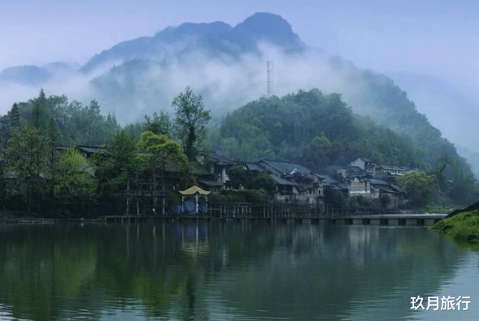 古镇 四川“神秘”的千年古镇，被称“烟雨古镇”，比乌镇周庄更真实