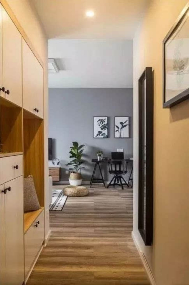 80平现代三居室,嵌入式的收纳柜,融陈列区为一体,功能多多