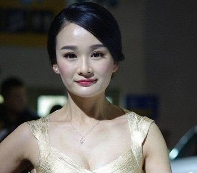 跟着车妞走 花6年把自己整成杨幂！杨幂昔日替身卓亨瑜嫁入豪门，3岁儿子高颜值引热议