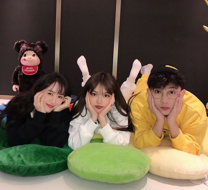 明星|有种“献丑”叫网红和明星的合影，相机变照妖镜，李现来搞笑的吗