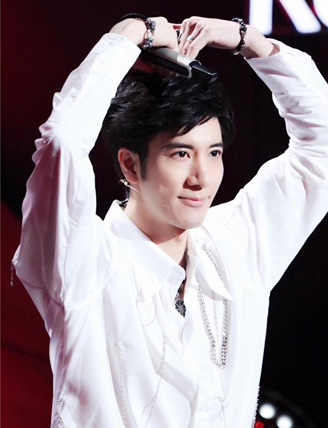 王力宏|曝王力宏从劣迹艺人名单中移除，叔叔为其发声，演艺事业或不受影响?