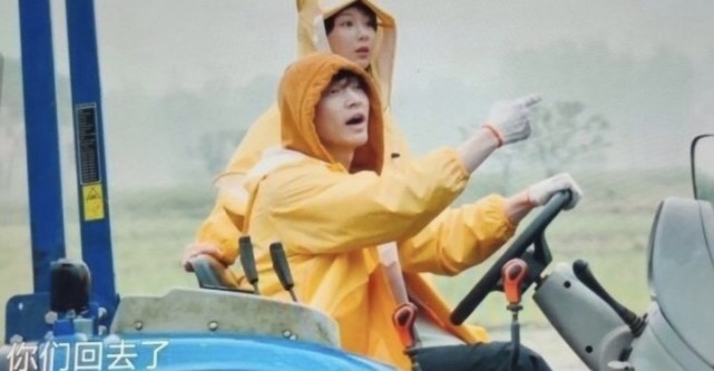 杨紫|杨紫扮“红孩儿”上热搜，谁注意她的发际线，网友：不容乐观！