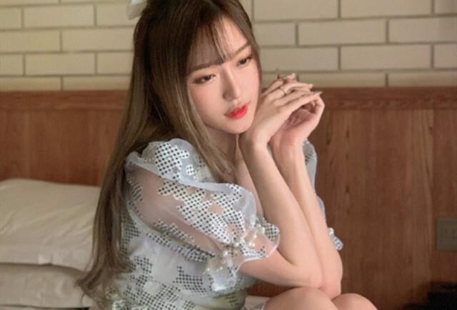 女主播|女主播解说职业比赛，腐团儿秀腿，王羽杉秀丝袜，看到沫子不服不行