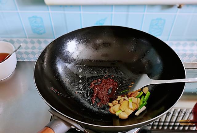 袁建明聊育儿|酱烧黄花鱼的家常做法，肉质细嫩入味，汤汁浓郁，拌饭吃太香了