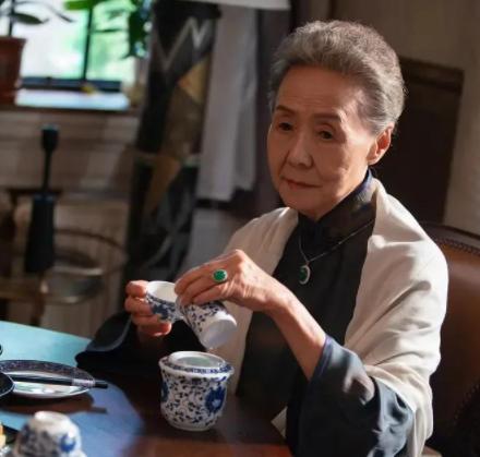 钱币|《流金岁月》蒋奶奶的翡翠镯子精致又低调 价格不菲