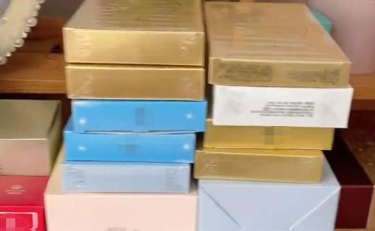 黑粉|曝田静用上千元化妆品，再度晒梳妆台回怼黑粉，称2万打包带走