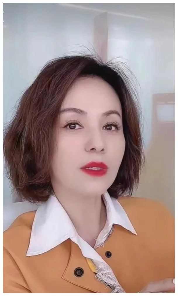 王琳|50岁王琳吐槽男人是渣男，和两任富豪老公离婚，大开眼界独自带娃