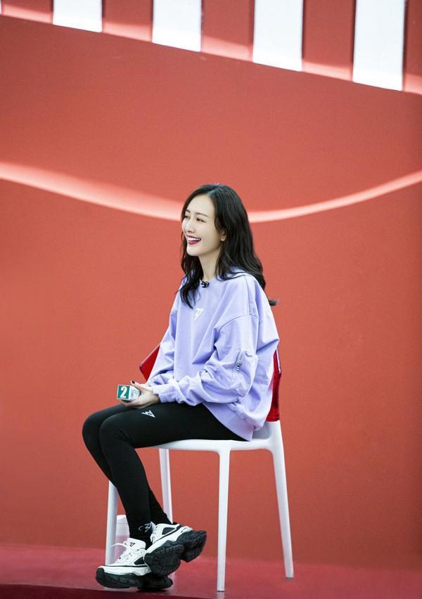 王鸥|38岁王鸥穿紧身裤，一双小鸟腿好迷人，曾自曝吃药减肥致手哆嗦