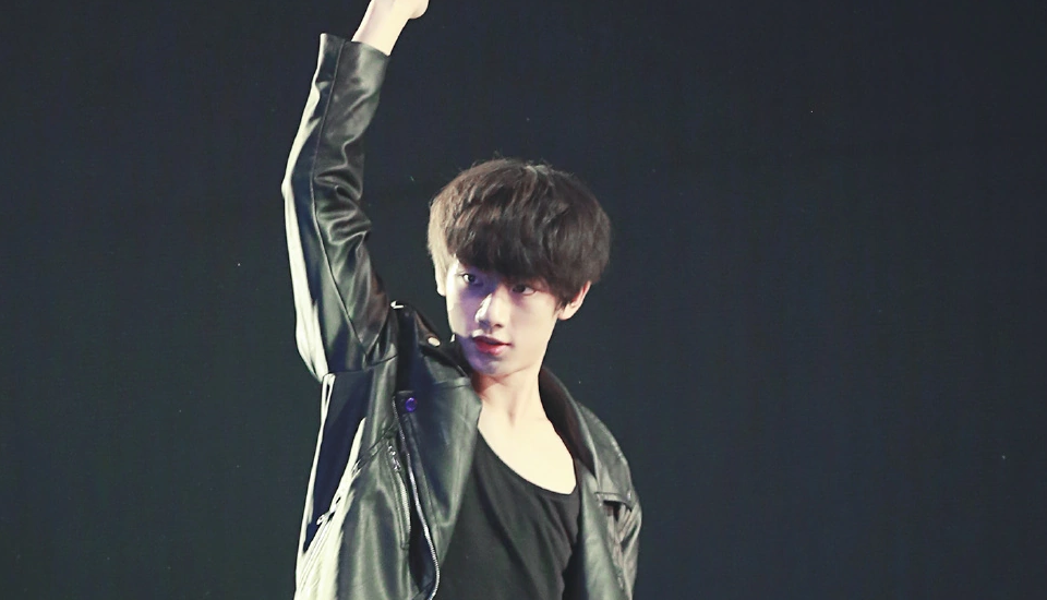 肖战|明星势力榜大洗牌！王一博跌至第6，肖战仅第3，榜首是初中生