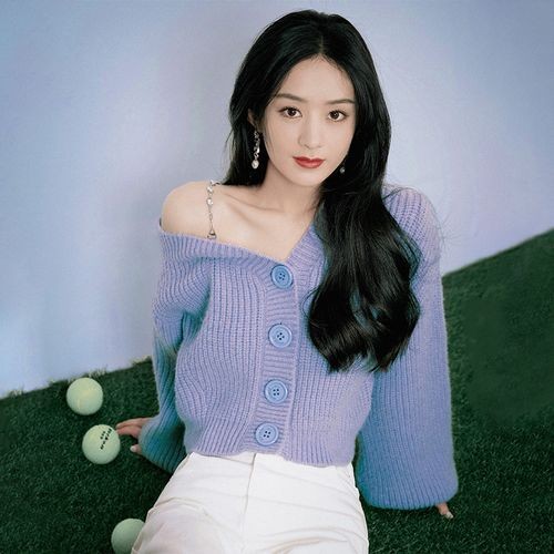 潮流新风|赵丽颖身材太娇小，穿紧身针织衫像“童装”似的，这比例让人羡慕