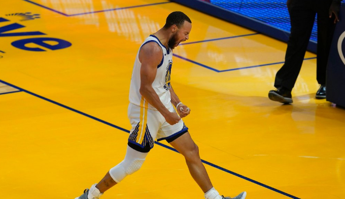 斯蒂芬·庫(kù)里|庫(kù)里46+7+9，鎖定得分王+進(jìn)前8，國(guó)內(nèi)名嘴：就問(wèn)這樣的凌晨爽不爽