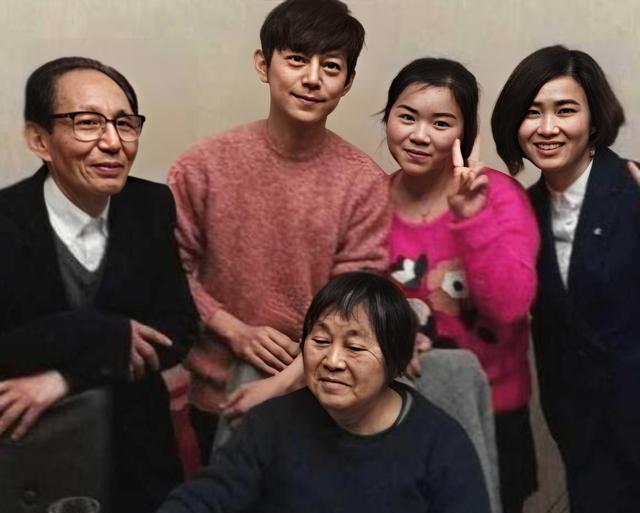 何炅|何炅的故事不简单，纯粹的感情并不闪耀，时人不识凌云木是真谛