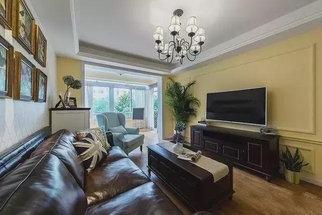 刚装的新房,简直太漂亮了,亲戚都夸卧室壁纸选的有眼光