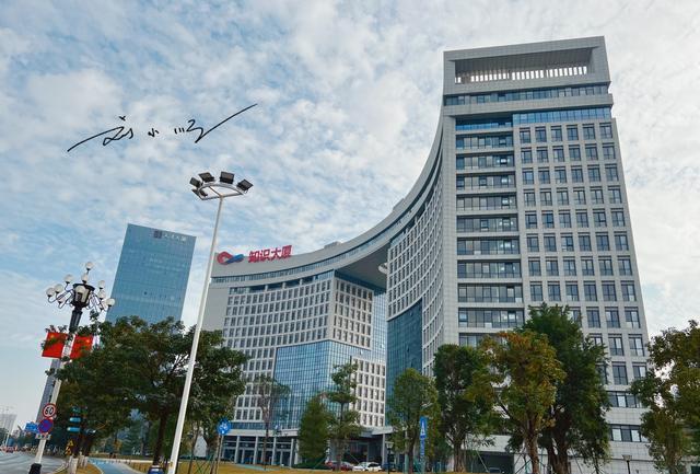 广州市|广州远郊有一座新城，与新加坡联合开发，最近这些年房价已经飞涨